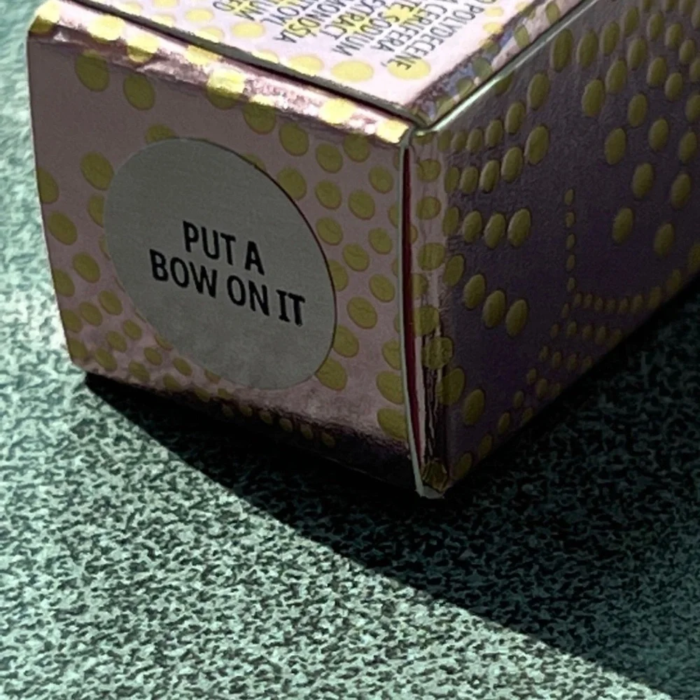 MAC Put A Bow On It Lustreglass Lipstick Bubbles & Bows - Picture 11 of 11